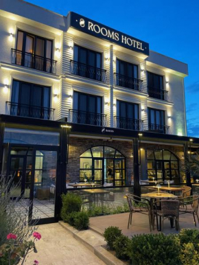 8 Rooms Hotel